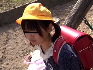 公園でJSに声かけして自宅に連れ込み孕ませ強姦する事案【恋沢りお 着衣 貧乳 ロリ 女子小学生】
