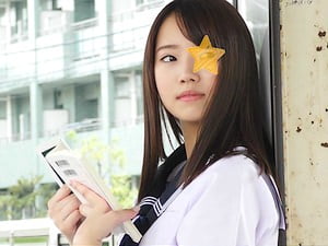 小柄で美巨乳の美少女JKを電車痴漢で孕ませ強姦【浜崎みくる 逆さ撮り盗撮 ヤバイやつ ロリ 女子高生】