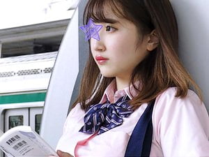 電車痴漢OKな爆乳ビッチJKに種付け＆トイレで追撃乳射【森本つぐみ 逆さ撮り ヤバイやつ 痴女 ロリ 女子高生】