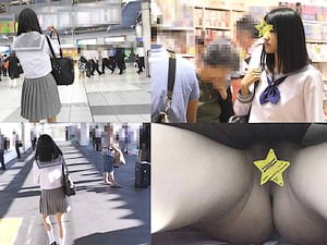 ノーパン痴女の貧乳JKを電車痴漢して種付け＆トイレで追撃顔射【渚ひまわり 逆さ撮り ヤバイやつ ロリ 女子高生】